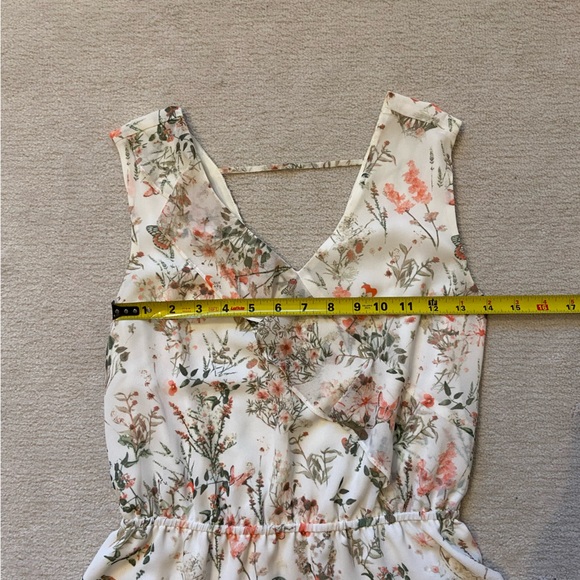 RW&CO Sleeveless Bell Waist Blouse floral - Picture 6 of 6